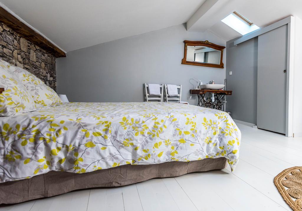 Chambres D'Hotes Le Relais Des Remparts Rions Exterior photo