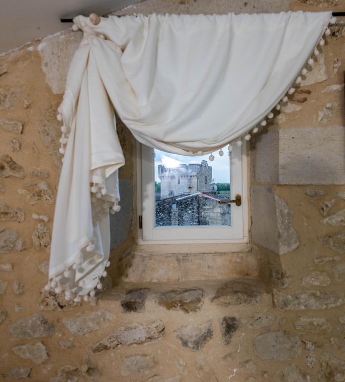 Chambres D'Hotes Le Relais Des Remparts Rions Exterior photo