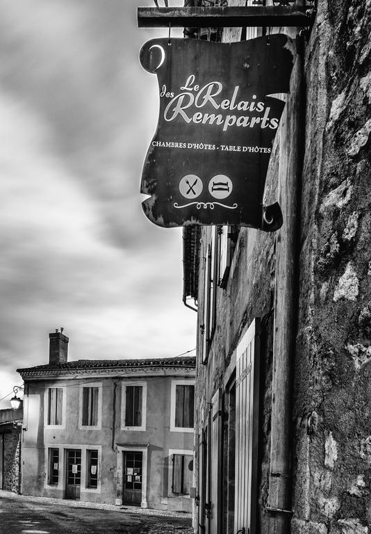 Chambres D'Hotes Le Relais Des Remparts Rions Exterior photo